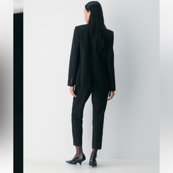 Babaton
Markova Pant - (Re)ssential Black Size 6  office wear, minimalist casual - Picture 6 of 13